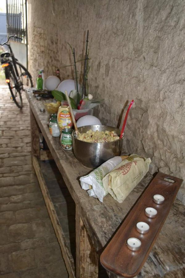 Bed and Breakfast Grande Chambre D'Hote Pour 4 A 5 Personnes Chef-Boutonne Exteriér fotografie