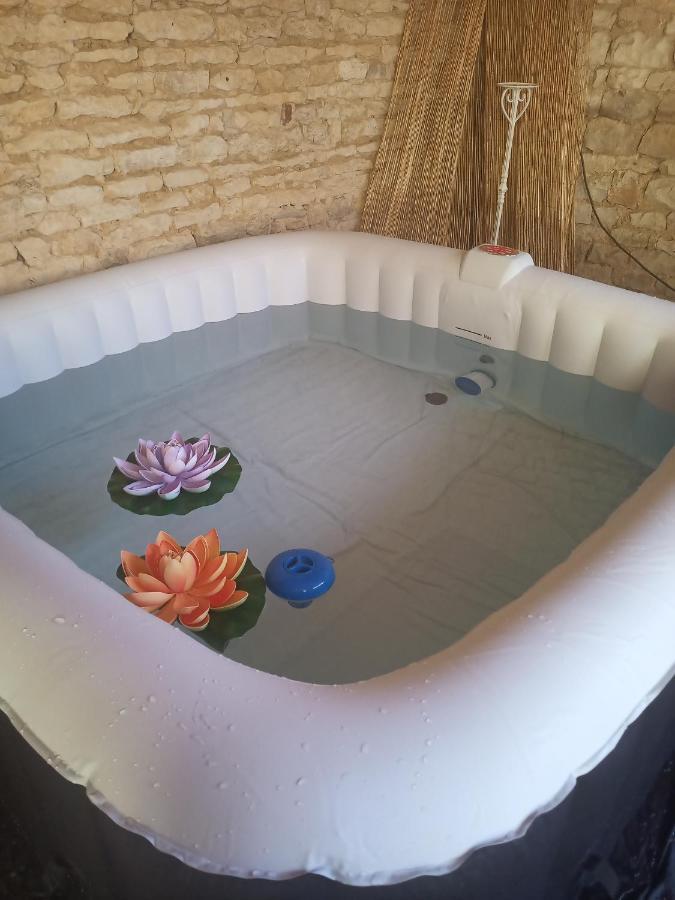 Bed and Breakfast Grande Chambre D'Hote Pour 4 A 5 Personnes Chef-Boutonne Exteriér fotografie
