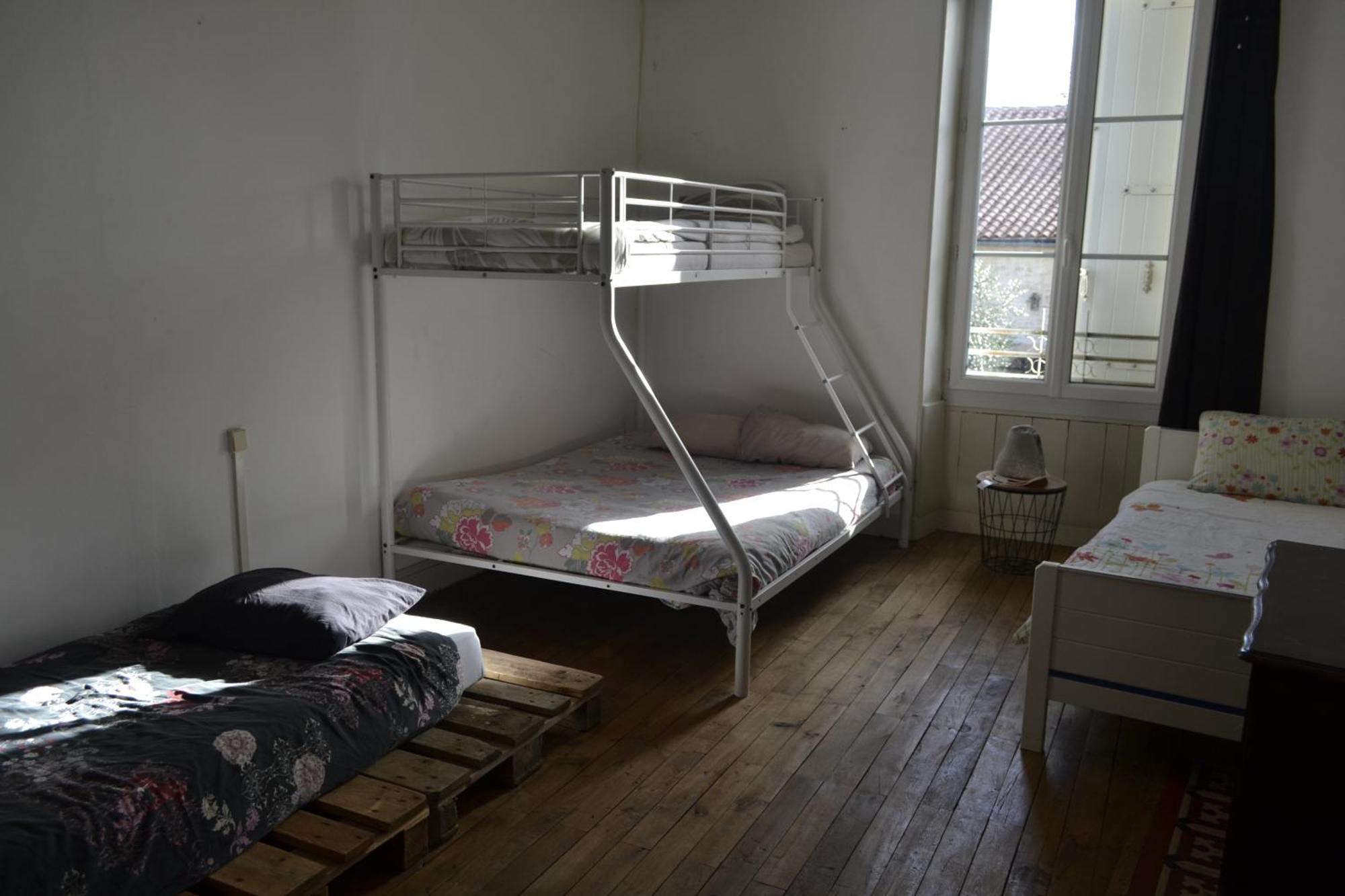 Bed and Breakfast Grande Chambre D'Hote Pour 4 A 5 Personnes Chef-Boutonne Exteriér fotografie